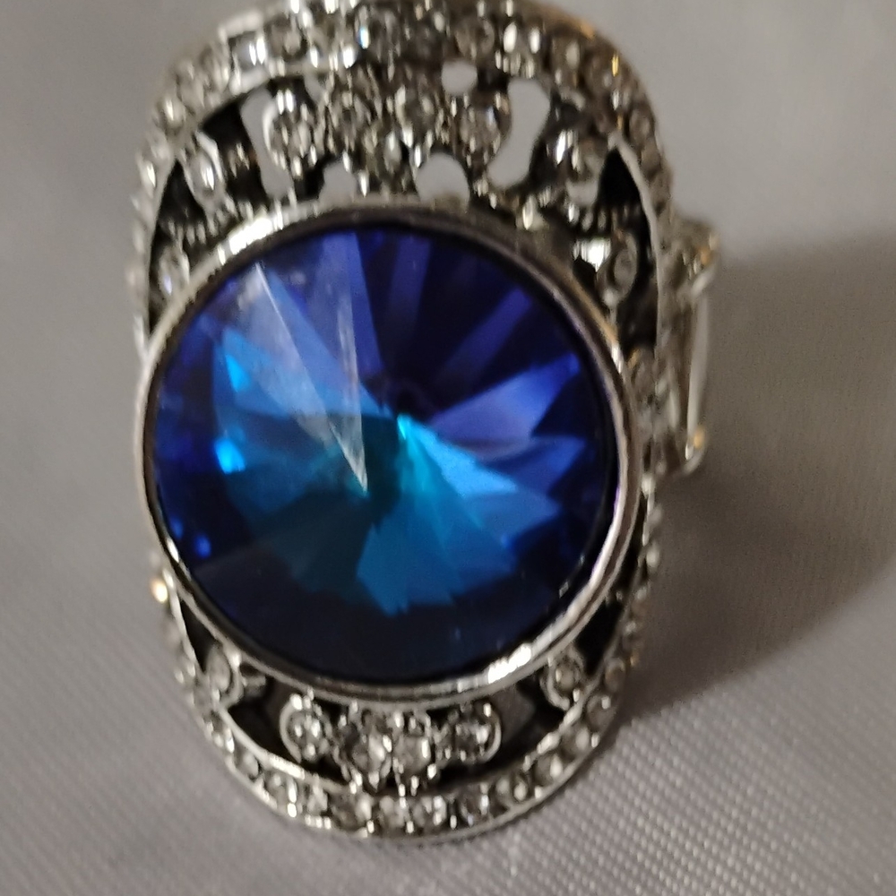 Elegant Silver Ring with Blue Gemstone